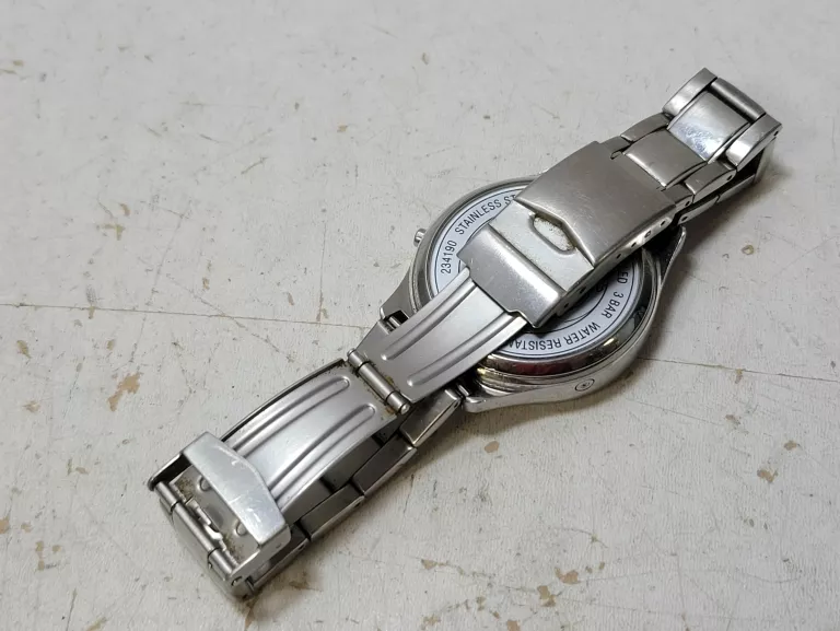 ZEGAREK TCM RADIO