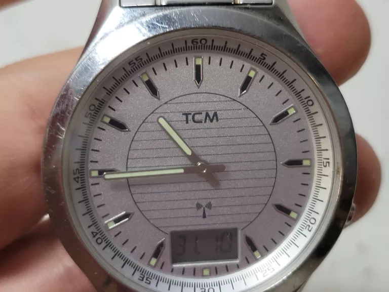 ZEGAREK TCM RADIO