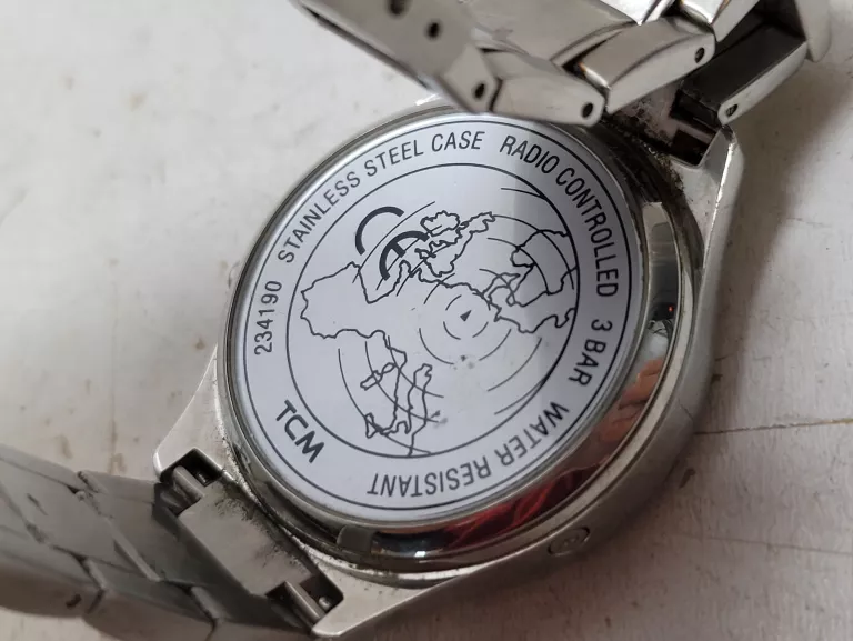 ZEGAREK TCM RADIO