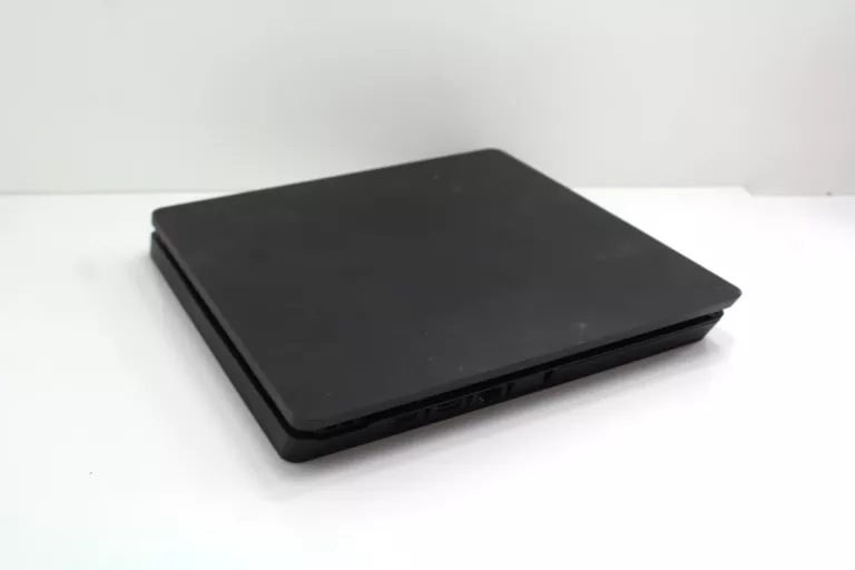 KONSOLA PS4 SLIM