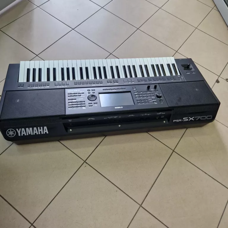 KEYBOARD YAMAHA PSR-SX700 + CASE