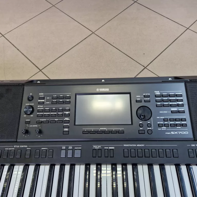 KEYBOARD YAMAHA PSR-SX700 + CASE