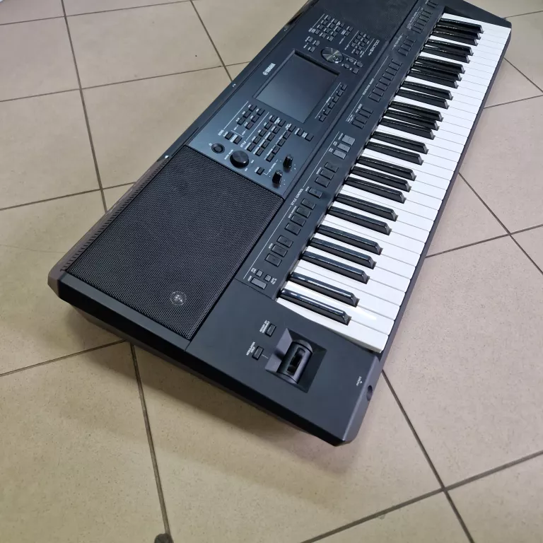 KEYBOARD YAMAHA PSR-SX700 + CASE