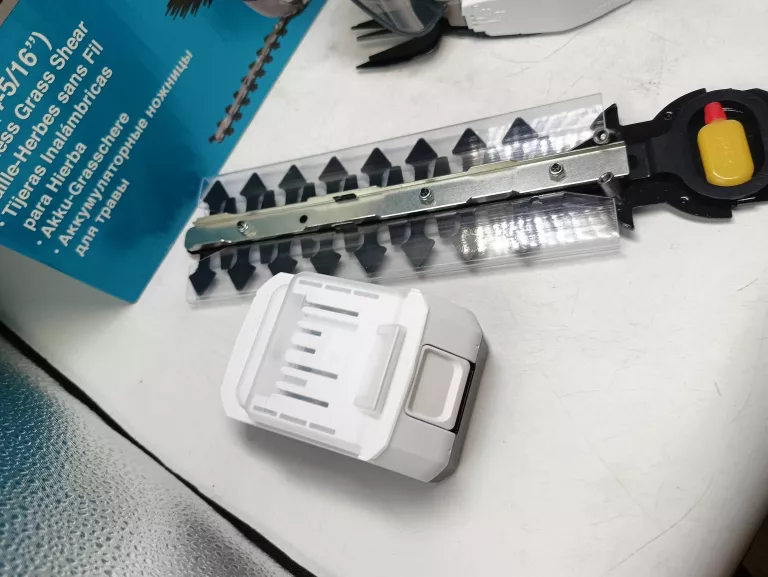 nozyce-makita-um110d001-komplet-aku-15ah-kod-producenta-um110d001