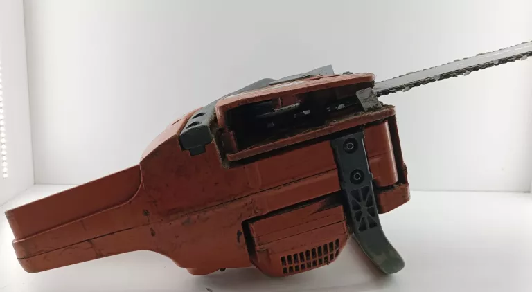 pila-spalinowa-husqvarna-142-seria-555-professional