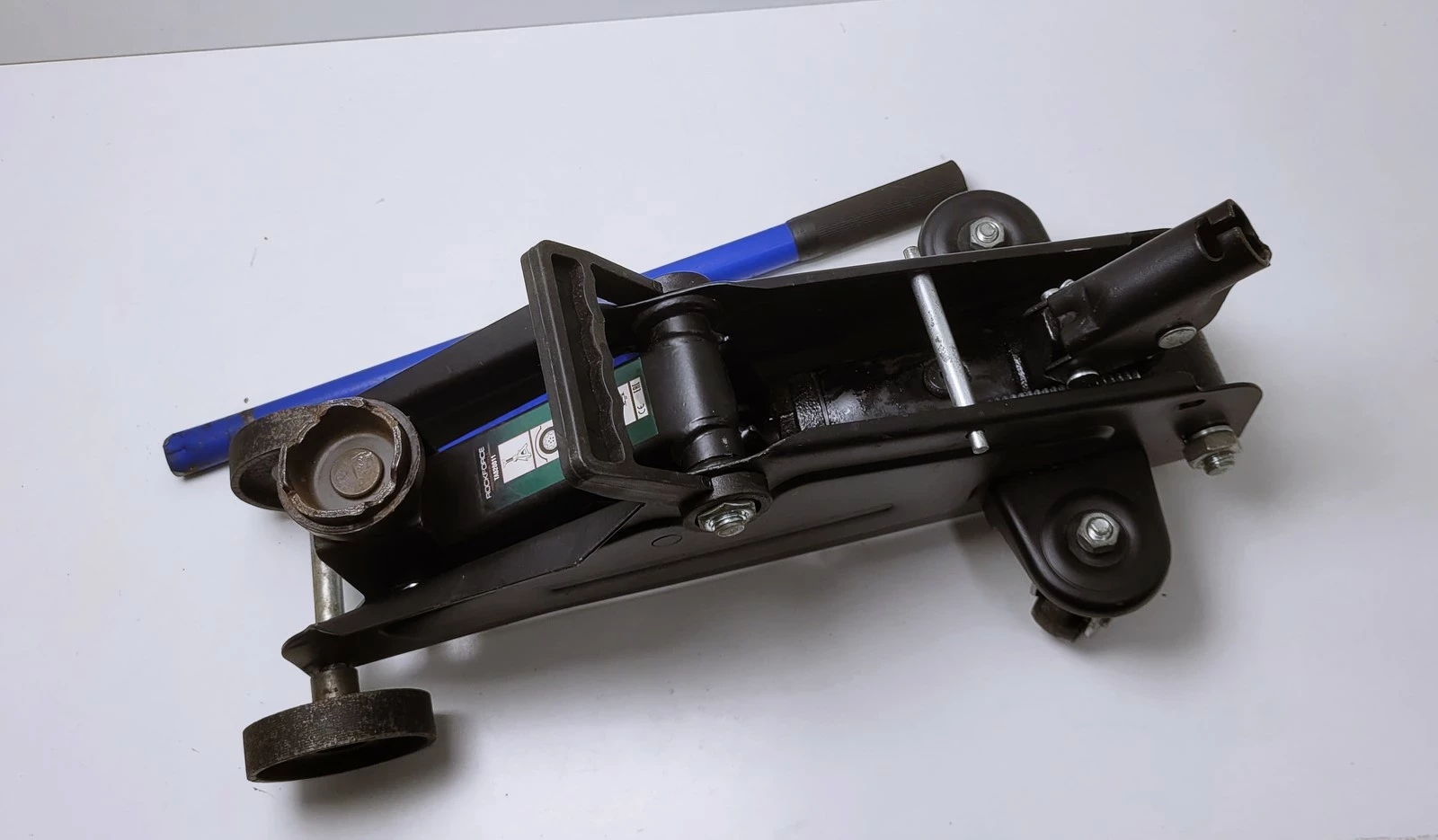 podnosnik-hydrauliczny-rockforce-ta820011-2t-kod-producenta-rf820014