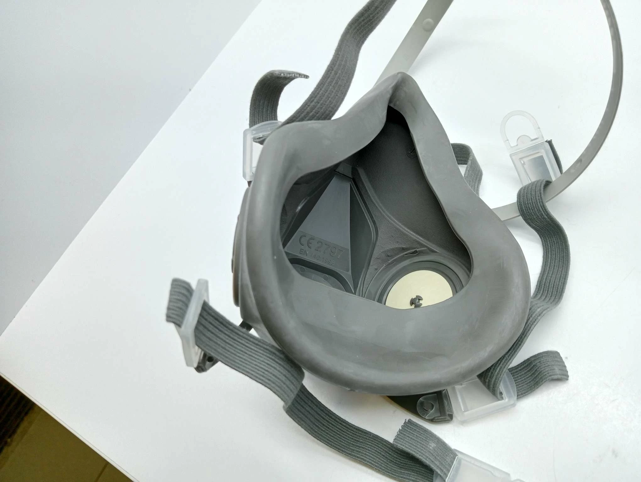 polmaska-lakiernicza-3m-6000-rozm-l-zestaw-filtrow-stan-11323-2