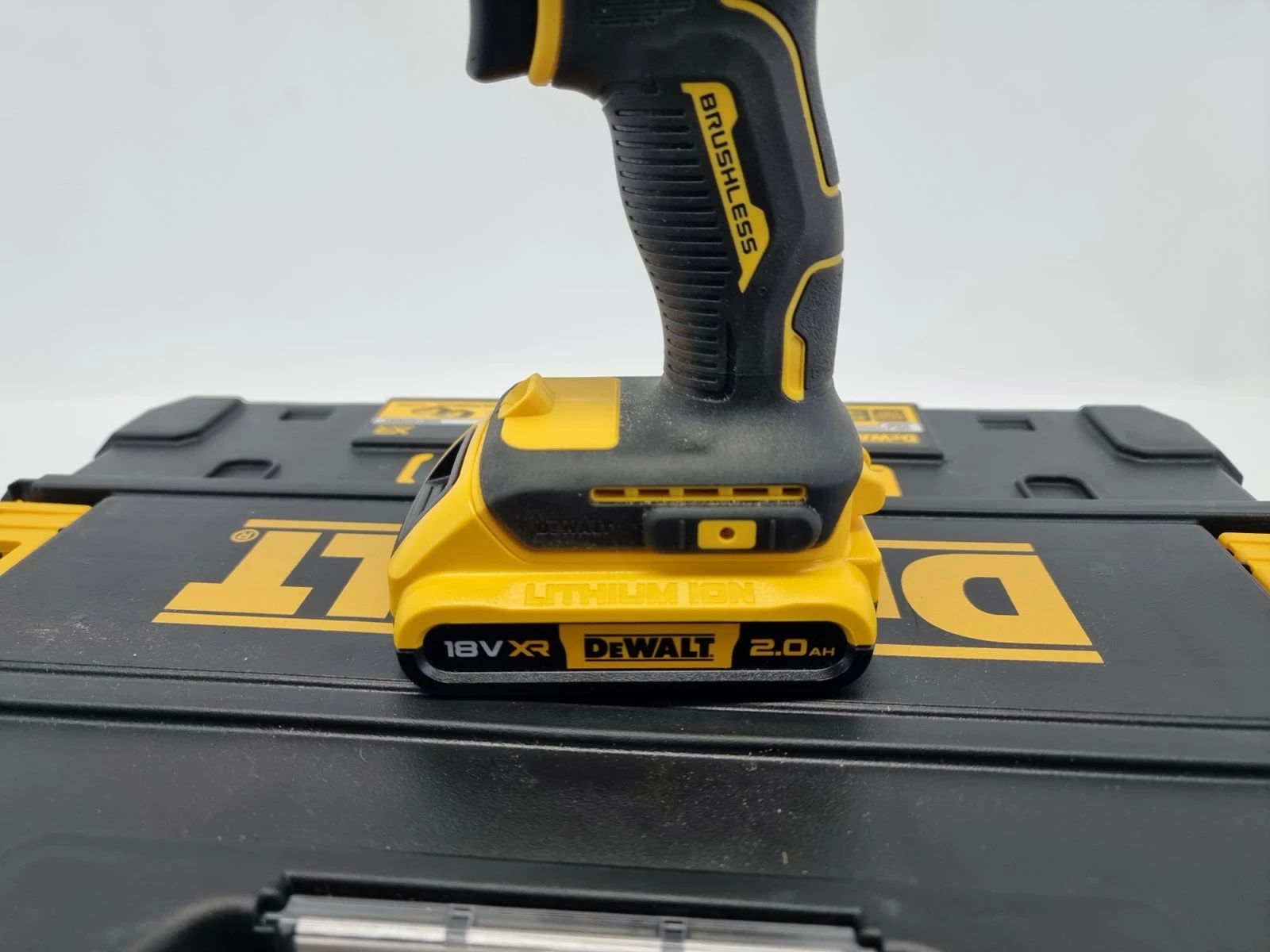 udarowa-wiertarko-wkretarka-dewalt-dcd100y-18v-2x-aku-zasilanie-209202-1769478