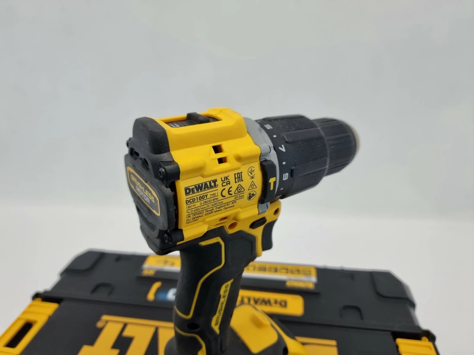 udarowa-wiertarko-wkretarka-dewalt-dcd100y-18v-2x-aku-twardy-moment-obrotowy-6800