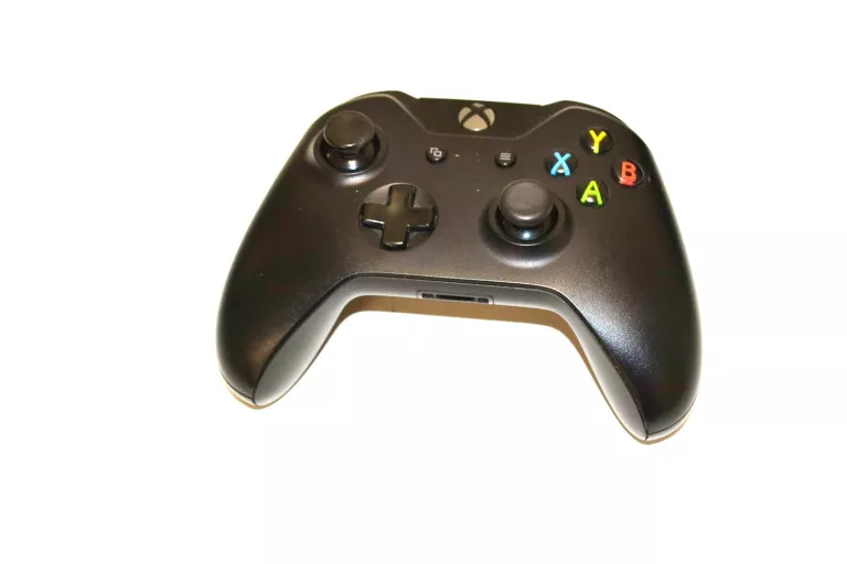 KONSOLA XBOX ONE + PAD