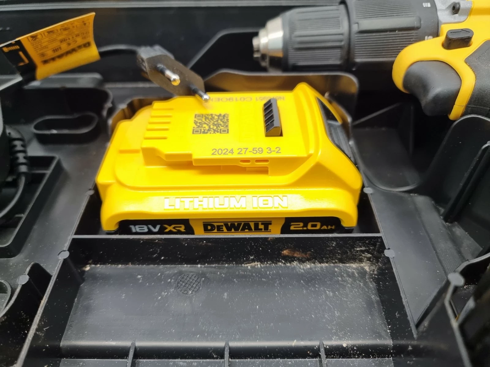 udarowa-wiertarko-wkretarka-dewalt-dcd100y-18v-2x-aku-kod-producenta-dcd100yp2t-qw