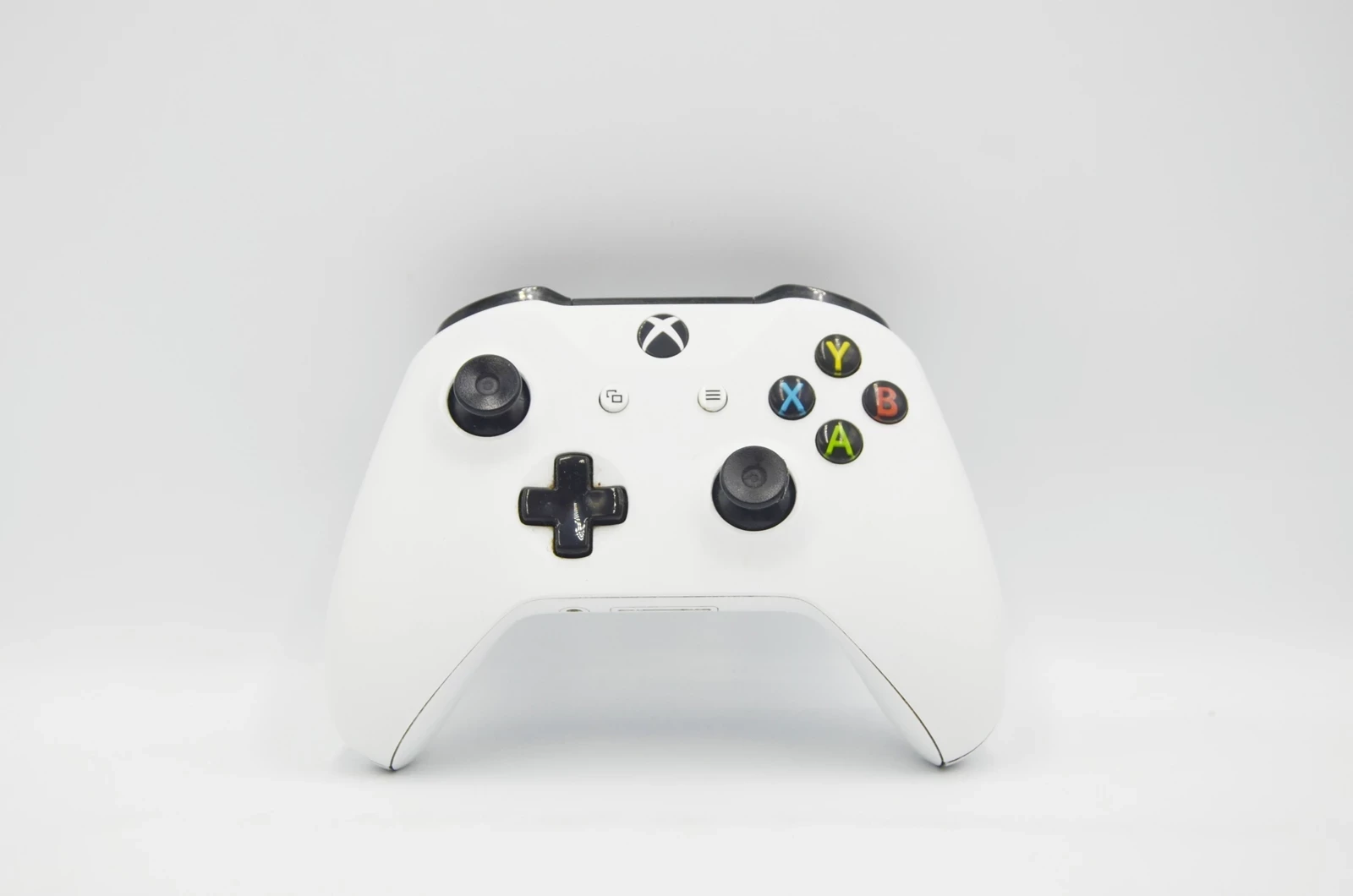konsola-xbox-one-series-s-bez-napedu-512gb-pad-informacje-o-bezpieczenstwie-218669-1