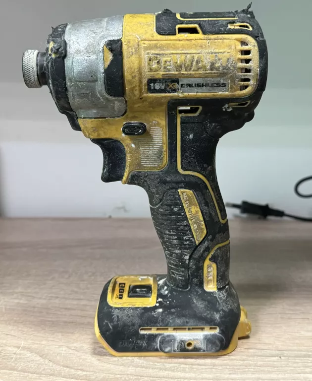 ZESTAW DEWALT SZLIFIERKA DCG405 + ZAKRĘTAK + WALIZKA