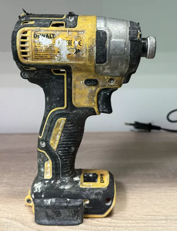 ZESTAW DEWALT SZLIFIERKA DCG405 + ZAKRĘTAK + WALIZKA