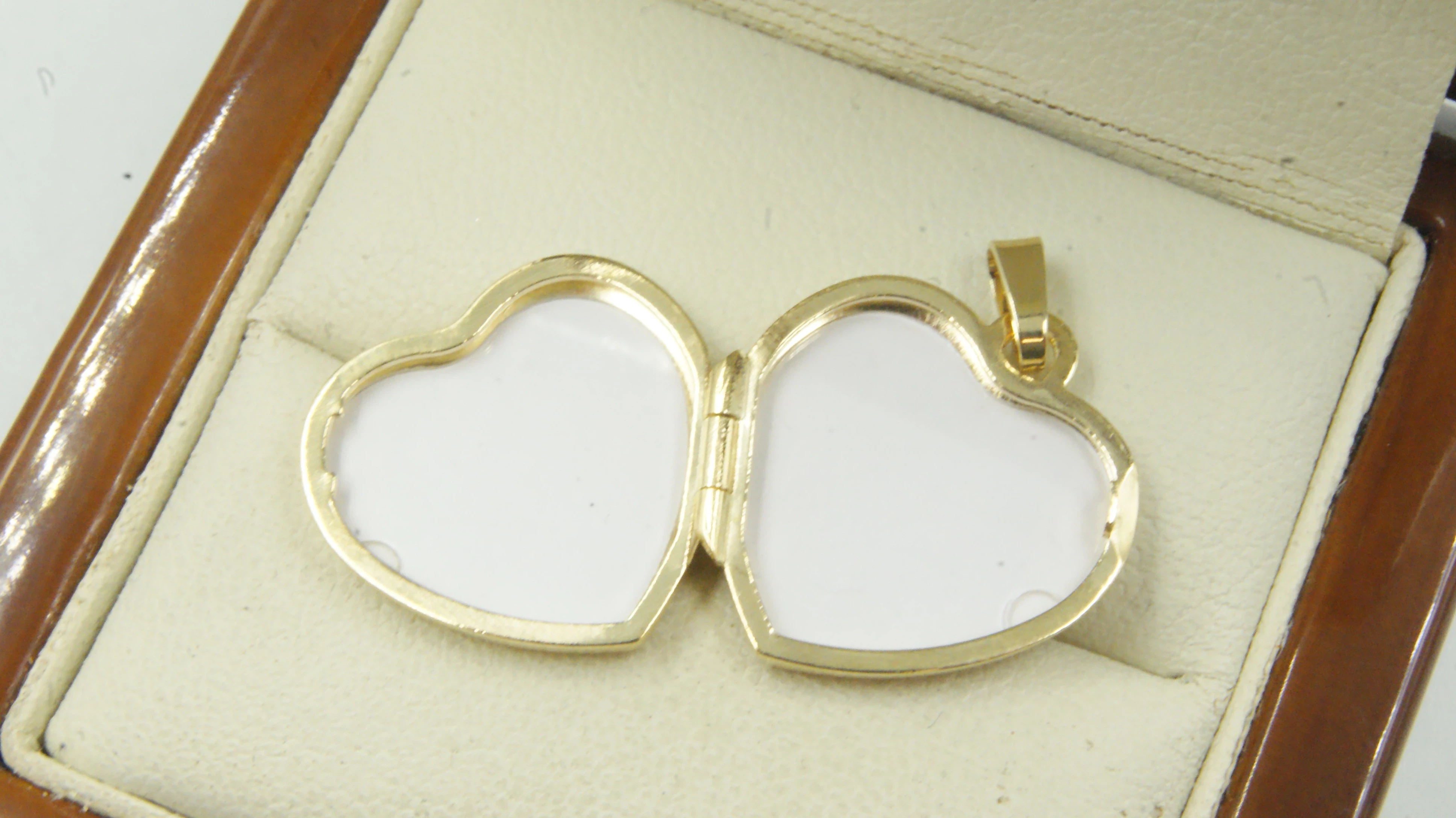 zloty-otwierany-wisiorek-na-zdjecie-333-193g-serce-motyw-129129-2