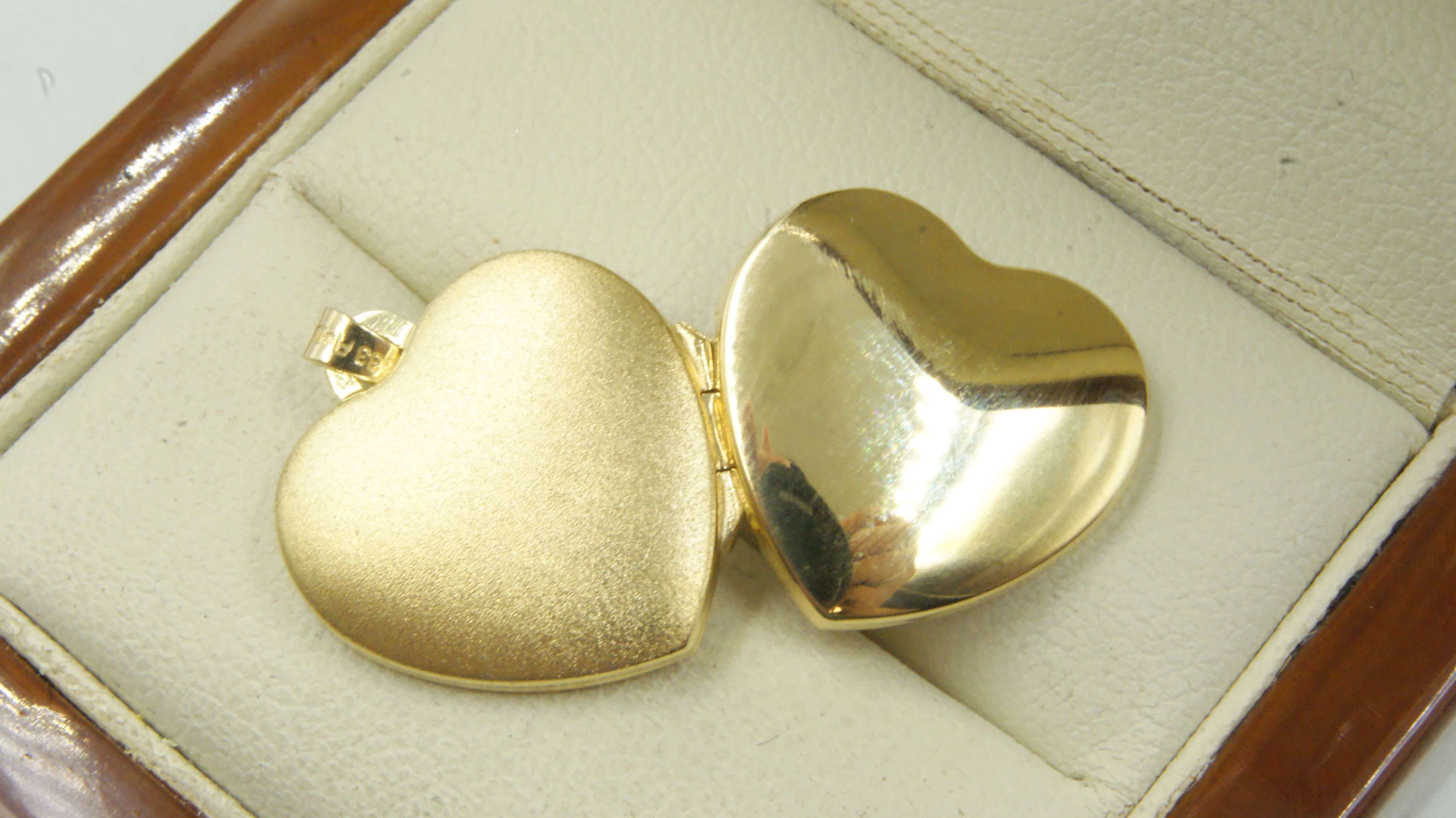 zloty-otwierany-wisiorek-na-zdjecie-333-193g-serce-cechy-207006-4