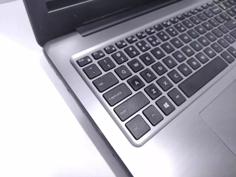 LAPTOP DELL INSPIRON P66F 8GB RAM / 128GB SSD / I5-7200U