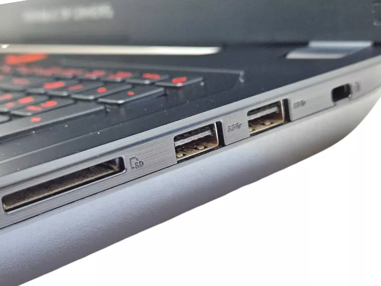 LAPTOP ASUS ROG STRIX GL702ZC RYZEN 7 32GB 256GB 1TB RX 580
