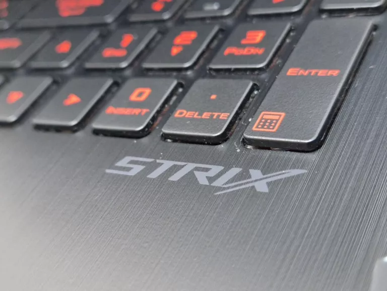 LAPTOP ASUS ROG STRIX GL702ZC RYZEN 7 32GB 256GB 1TB RX 580