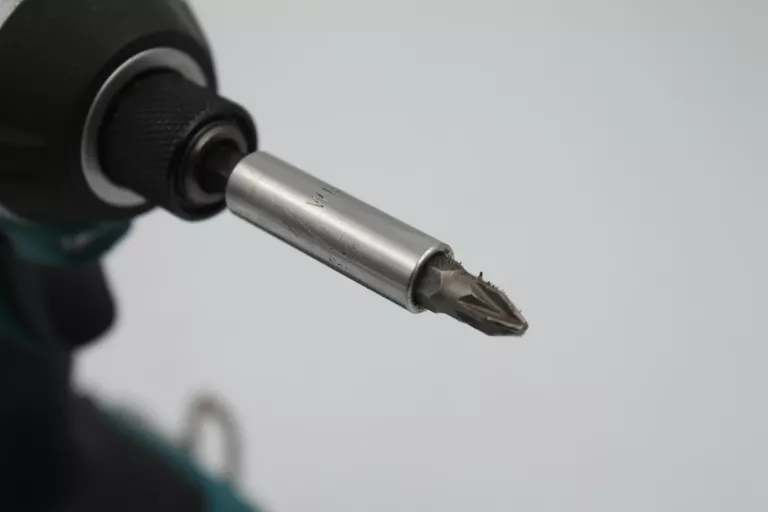 ZAKRĘTARKA UDAROWA MAKITA DTD152+AKUMULATOR 18V(GW)OPIS
