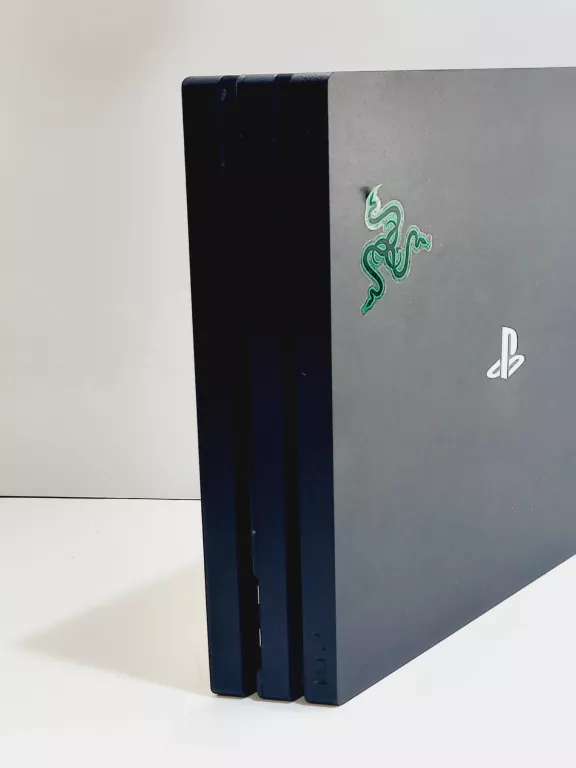 KONSOLA PS 4 PRO 1 TB