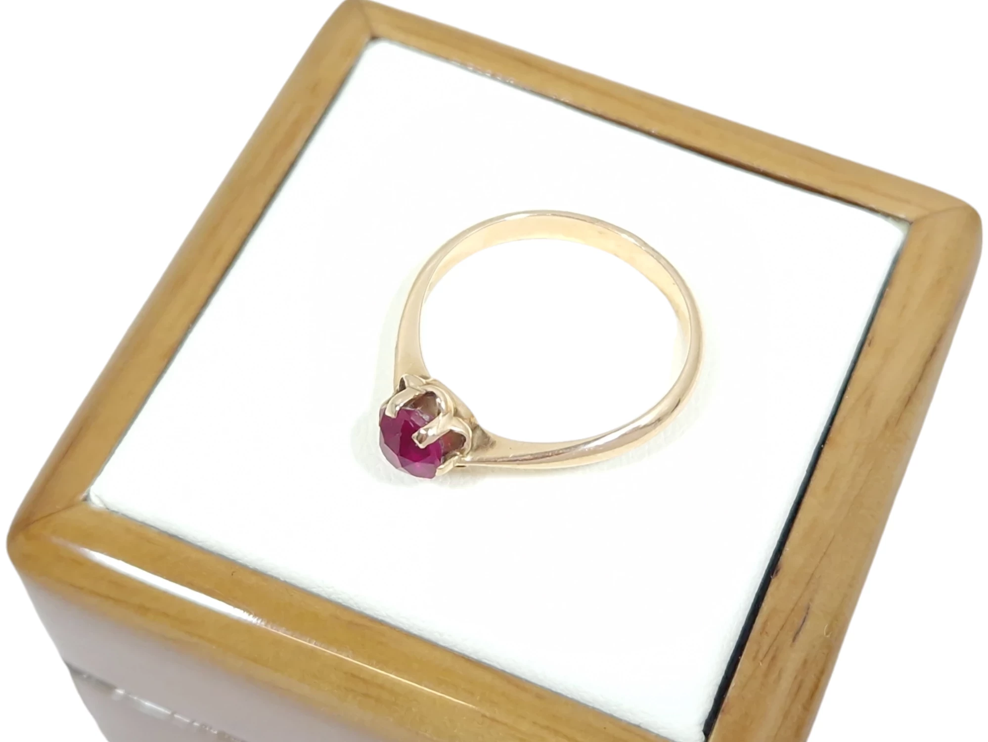 delikatny-zloty-pierscionek-z-rozowym-kamieniem-273g-585-14k-r19-waga-273