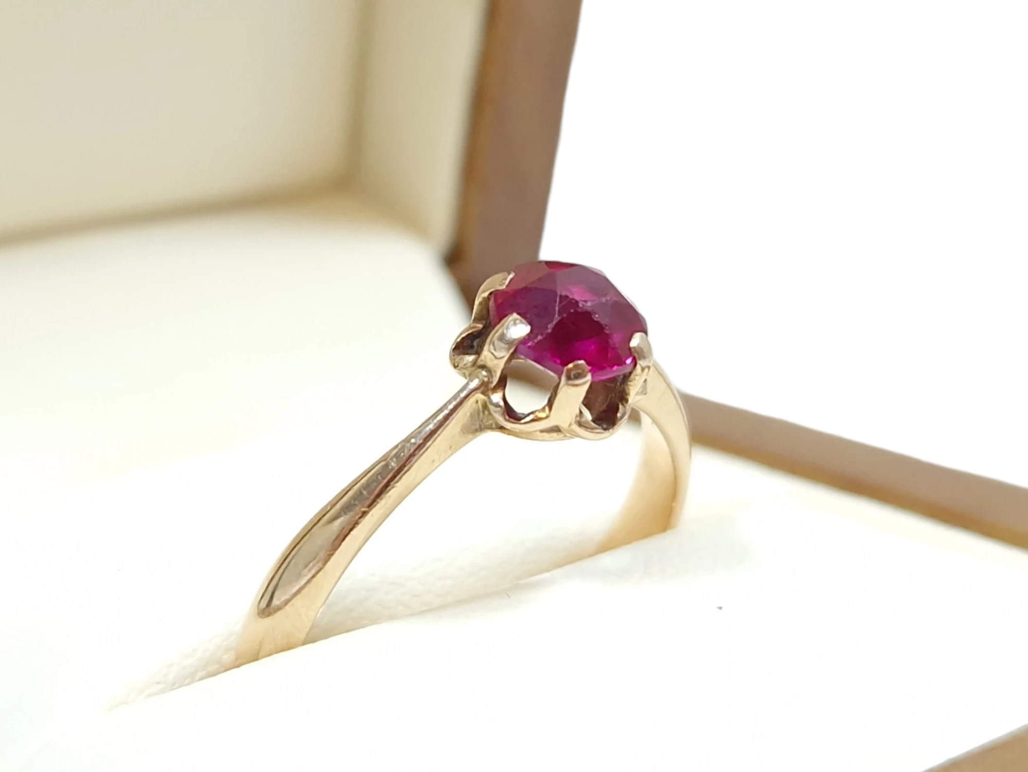 delikatny-zloty-pierscionek-z-rozowym-kamieniem-273g-585-14k-r19-material-15835-524288