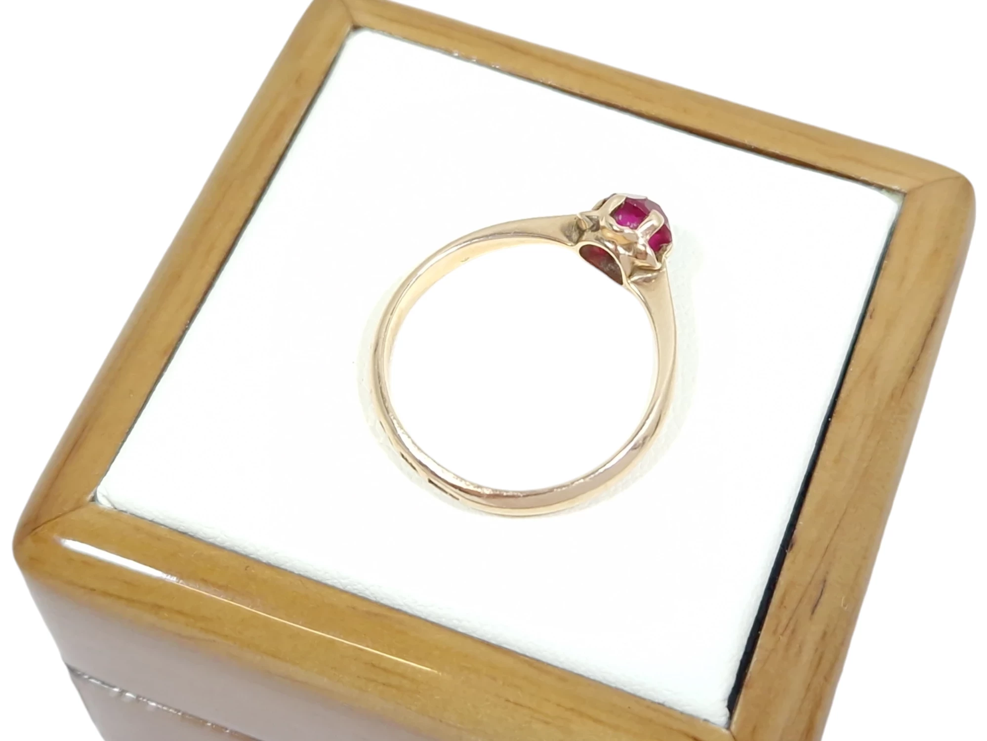 delikatny-zloty-pierscionek-z-rozowym-kamieniem-273g-585-14k-r19-marka-248811-958954