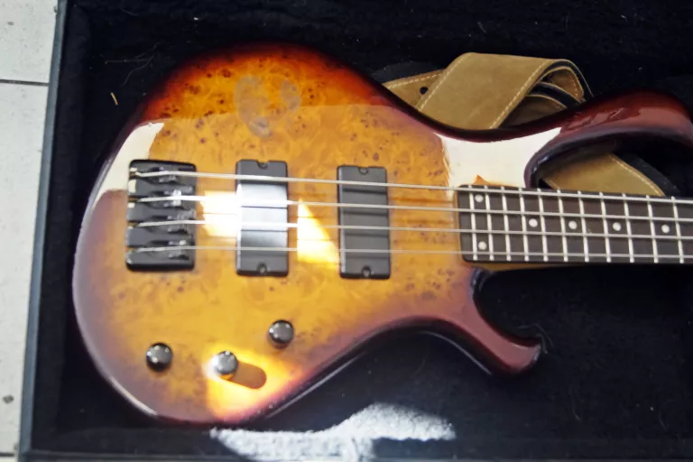 GITARA BASOWA MARATHONE CUSTOM GUITARS + FUTERŁ