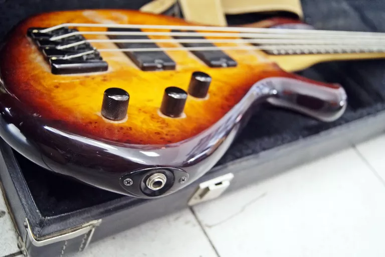 GITARA BASOWA MARATHONE CUSTOM GUITARS + FUTERŁ