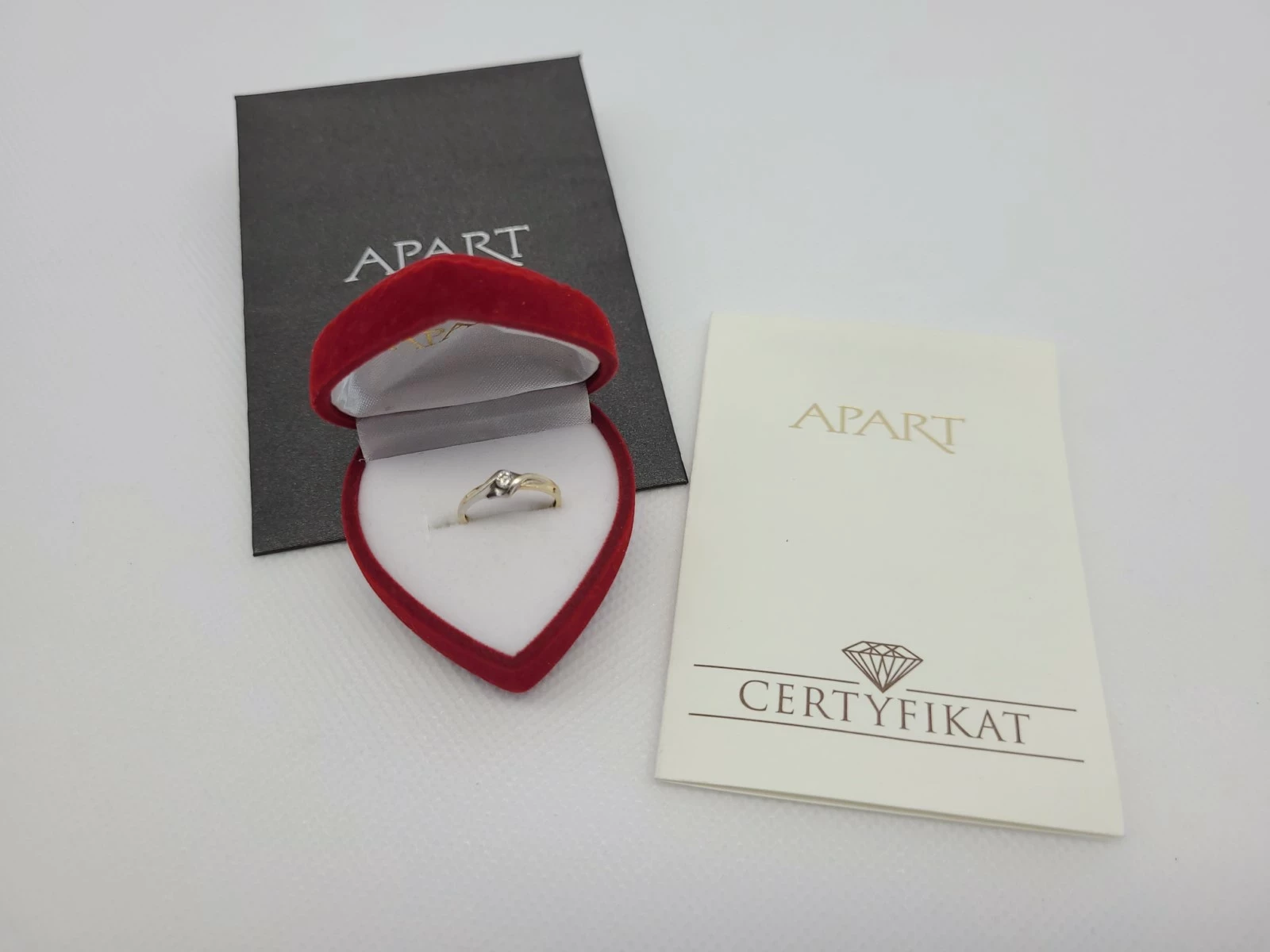 apart-pierscionek-z-zlota-z-brylantem-010-ct-pr-585-r9-ean-gtin-5903772051186