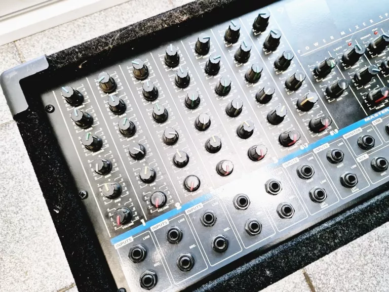 WZMACNIACZ POWER MIXER BOX ELECTRONICS SPM 200 OPIS