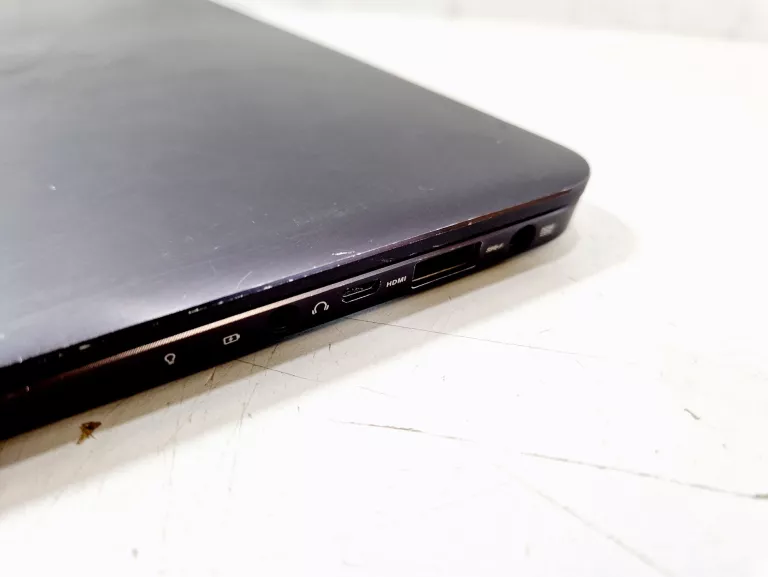 LAPTOP ASUS UX305C + ŁADOWARKA (BEZ DYSKU)