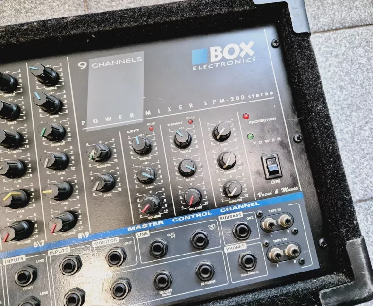WZMACNIACZ POWER MIXER BOX ELECTRONICS SPM 200 OPIS