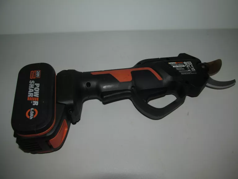 SEKATOR AKUMULATOROWY WORX WG330E