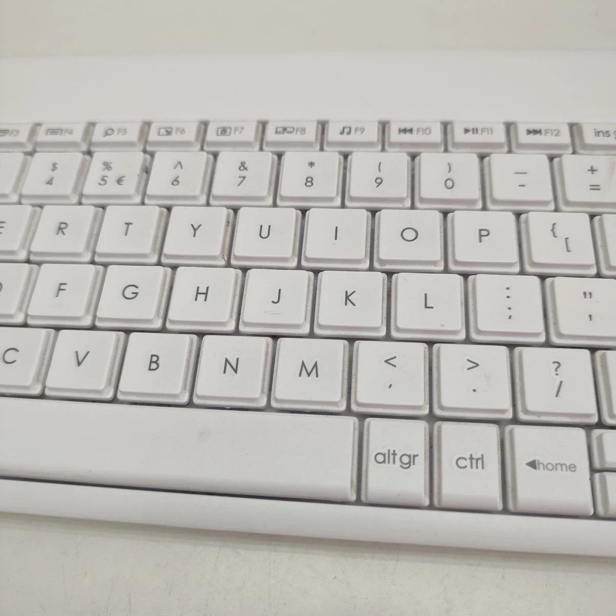 klawiatura-bezprzewodowa-touch-logitech-k400-plus-stan-11323-2