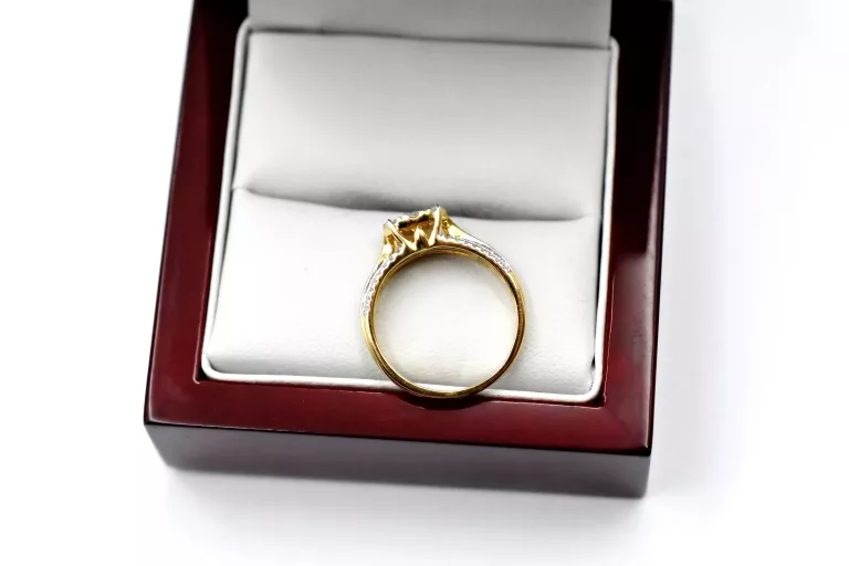 PRZEPIĘKNY ZŁOTY PIERŚCIONEK Z BRYLANTAMI PR.750 3.51G 0.71CT R: 12 18K