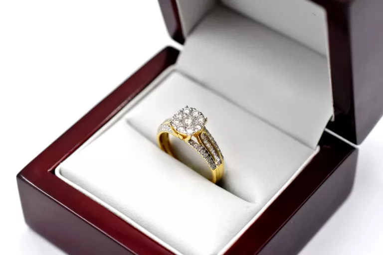 PRZEPIĘKNY ZŁOTY PIERŚCIONEK Z BRYLANTAMI PR.750 3.51G 0.71CT R: 12 18K