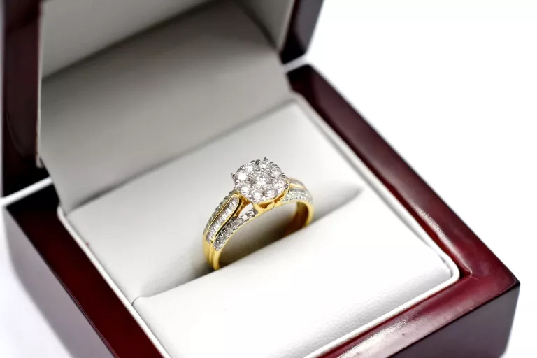 PRZEPIĘKNY ZŁOTY PIERŚCIONEK Z BRYLANTAMI PR.750 3.51G 0.71CT R: 12 18K