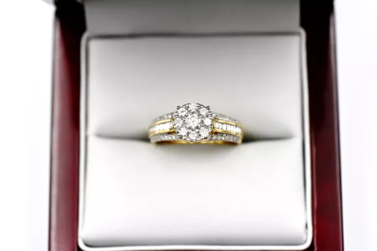 PRZEPIĘKNY ZŁOTY PIERŚCIONEK Z BRYLANTAMI PR.750 3.51G 0.71CT R: 12 18K