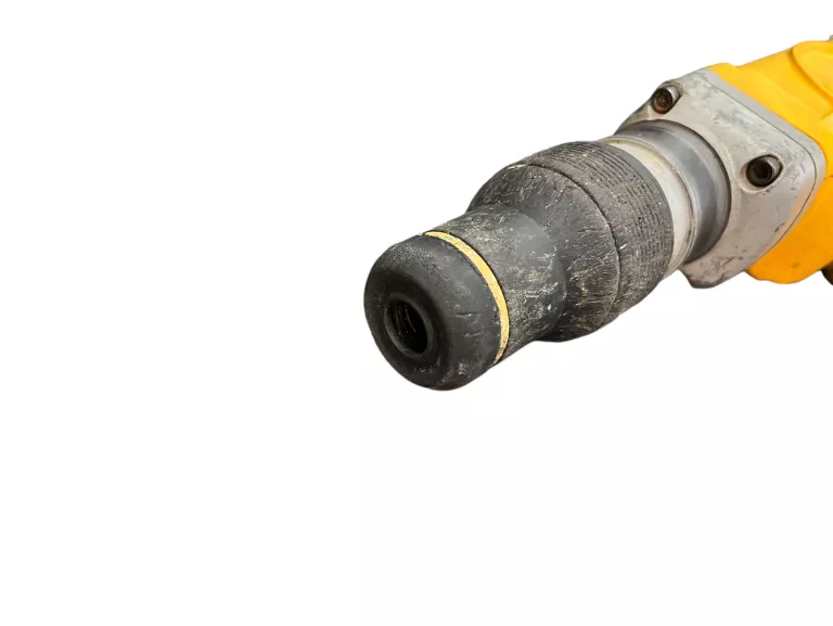 mlotowiertarka-dewalt-d25600k-energia-udaru-1000