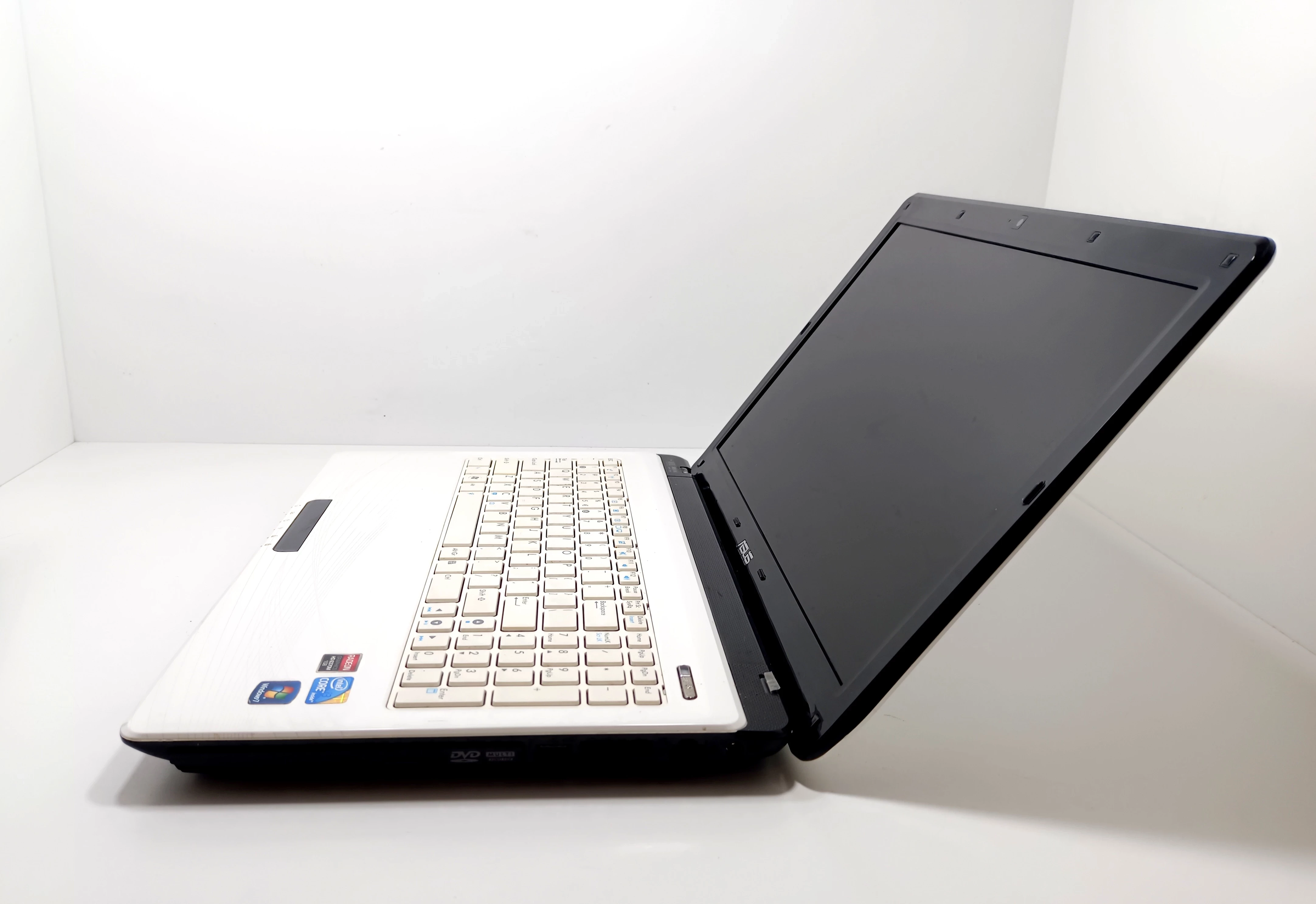 laptop-asus-k52j-i3amd-radeon-hd6300m-3gb320gb-przekatna-ekranu-1500