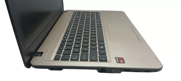 LAPTOP ASUS X540YA-XO106T 15,6/ AMD A8 / RADEON R5 / WINDOWS 10