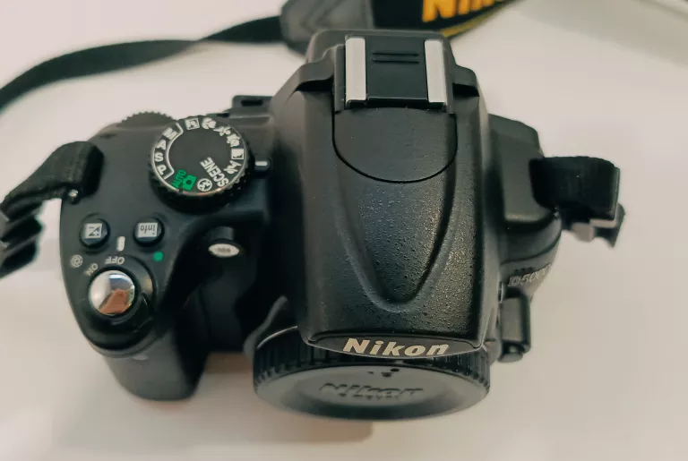 APARAT NIKON D5000 Z OBIEKTYWEM SIGMA ZOOM 18-250MM TORBA ŁADOWARKA