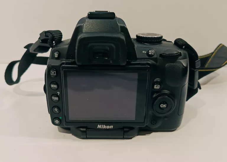 APARAT NIKON D5000 Z OBIEKTYWEM SIGMA ZOOM 18-250MM TORBA ŁADOWARKA