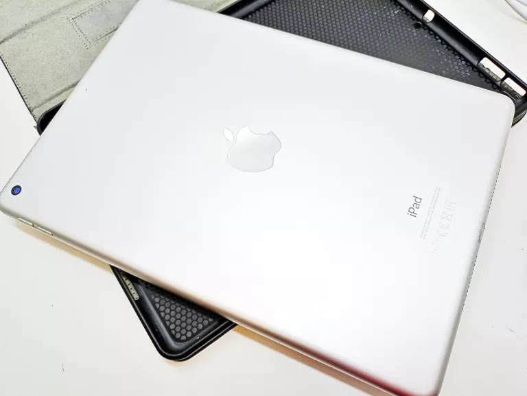 TABLET APPLE IPAD A2270 8GEN + ETUI