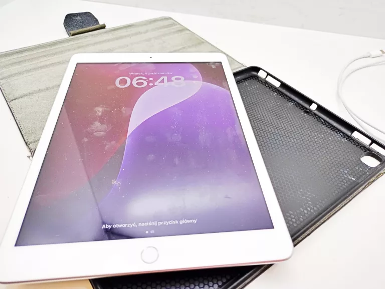 TABLET APPLE IPAD A2270 8GEN + ETUI
