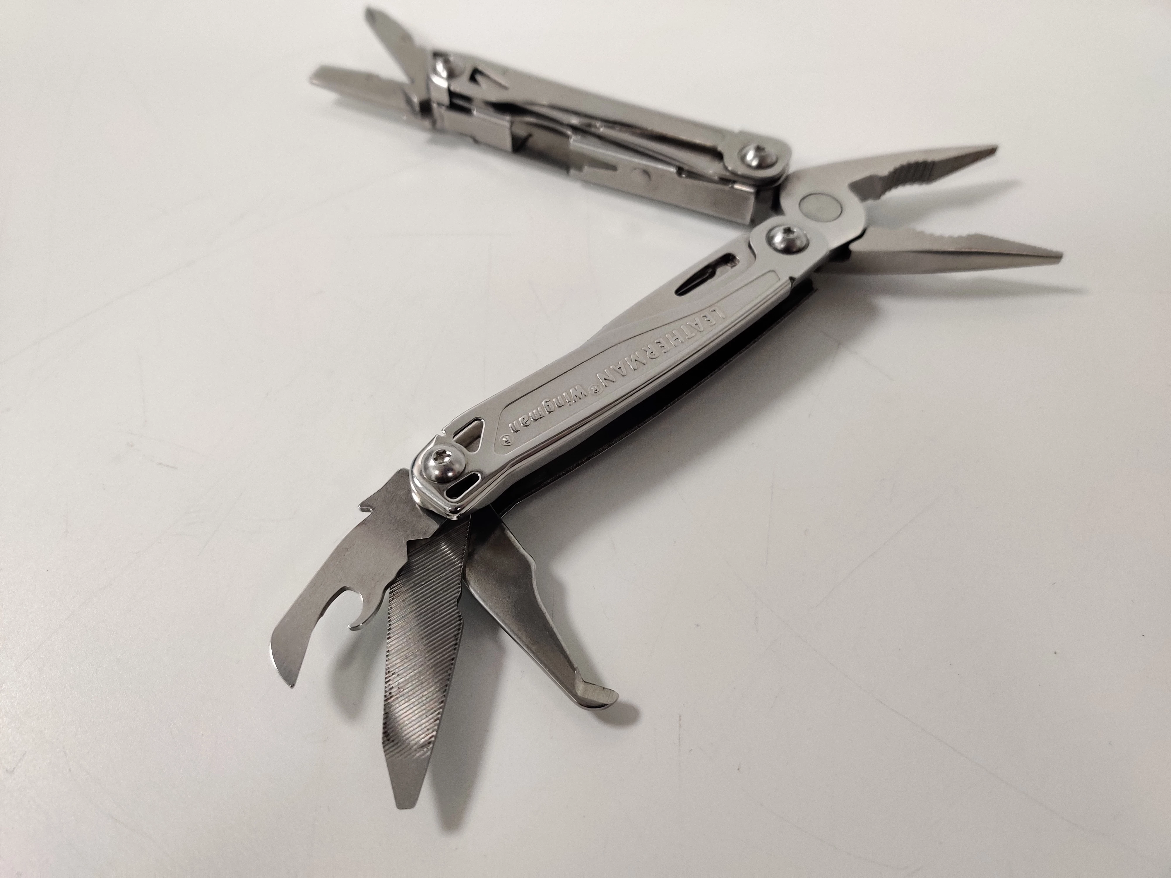 multitool-leatherman-wingman-kabura-liczba-dodatkowych-narzedzi-1