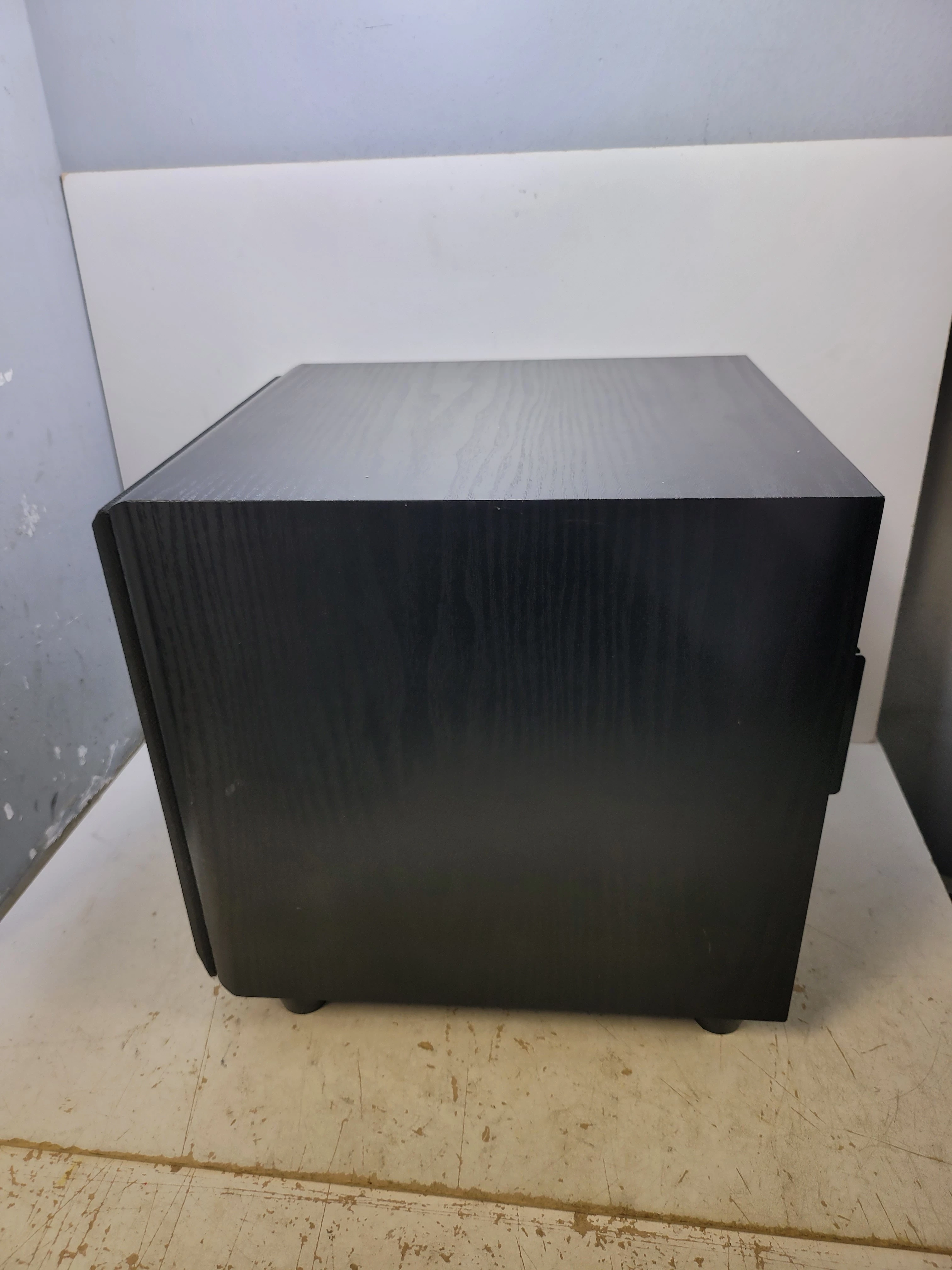 subwoofer-aktywny-wilson-sub-9-opis-srednica-glosnika-niskotonowego-210