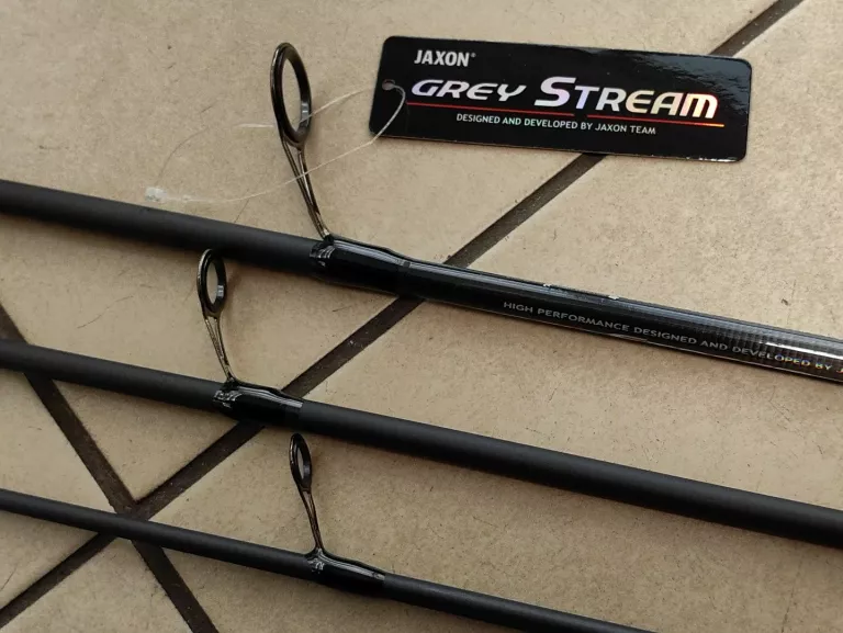 WĘDKA SPINNINGOWA JAXON GREY STREAM TRAVEL 2.40M 10-30G WJ-DSG24030